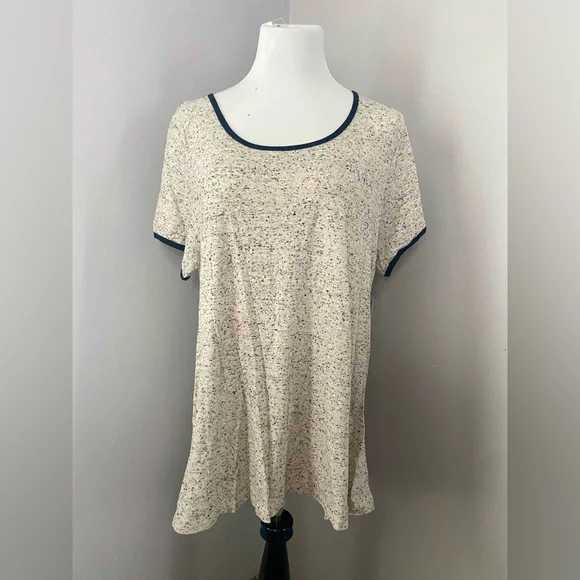 LuLaRoe Classic T Shirt NWT Black and White Short Sleeve - Picture 1 of 7
